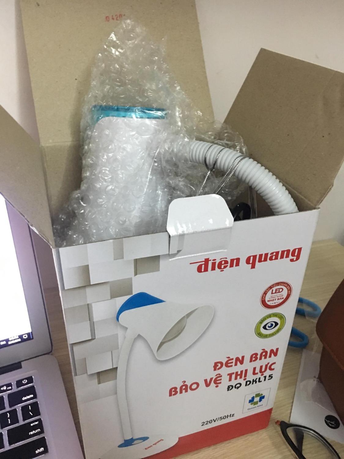 Đèn bàn bảo vệ thị lực 5W đổi 2 màu vàng trắng Điện Quang DKL15 62236080 4 Đèn bàn bảo vệ thị lực Điện Quang DKL15 WBL (Sao chép)