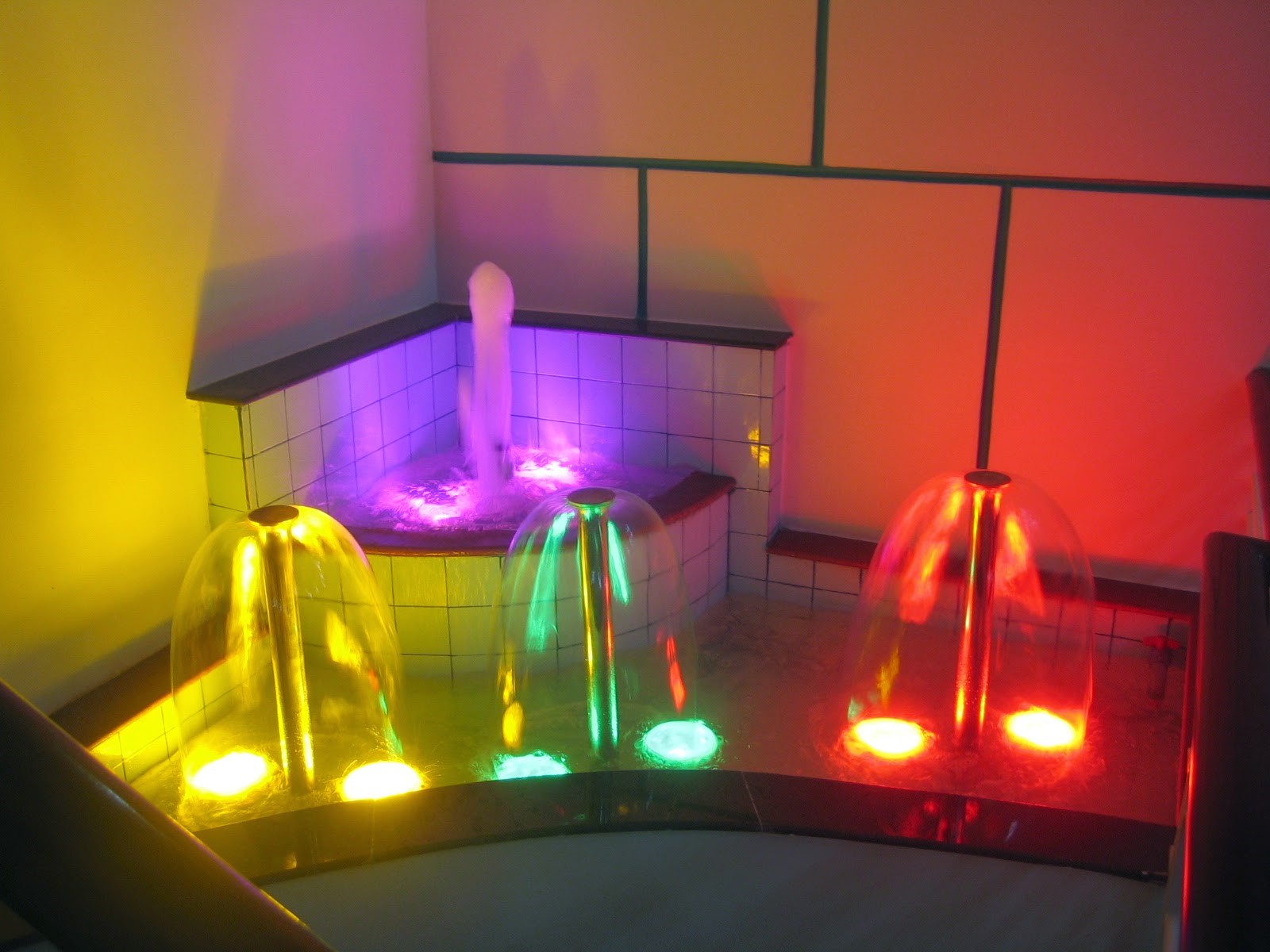Mua Den Led Am Nuoc Gia Re O Dau Huong Dan Cach Chon Den Led Am Nuoc 1 2
