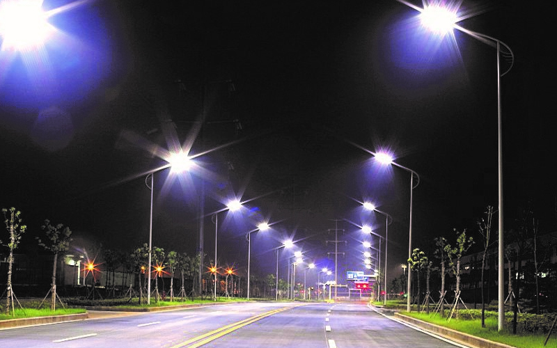Cot Den Cao Ap Duoc Lam Tu Vạt Lieu Gi