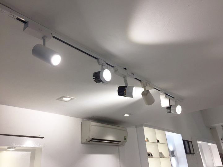 Bảng giá đèn Led thanh ray Paragon năm 2022 CK 29.5%